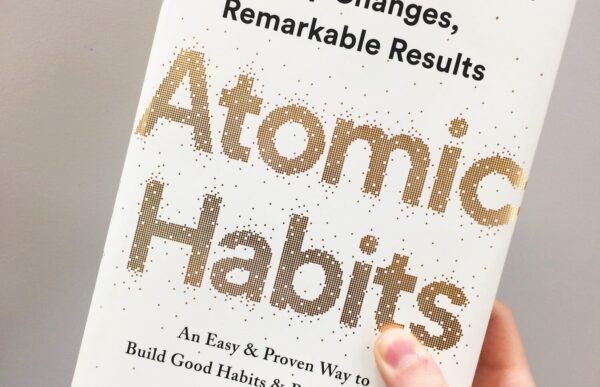 Atomic Habits: An Easy & Proven Way to Build Good Habits & Break Bad Ones